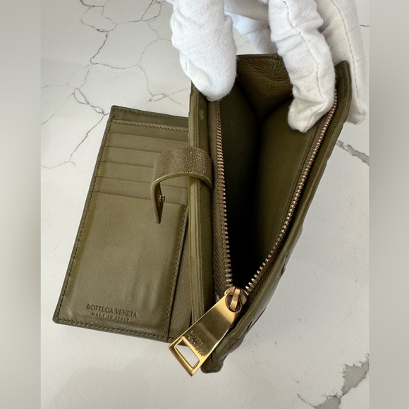 Bottega Veneta IN BOX FULL INCLUSION with crossbody strap $599 - Picture 5 of 6